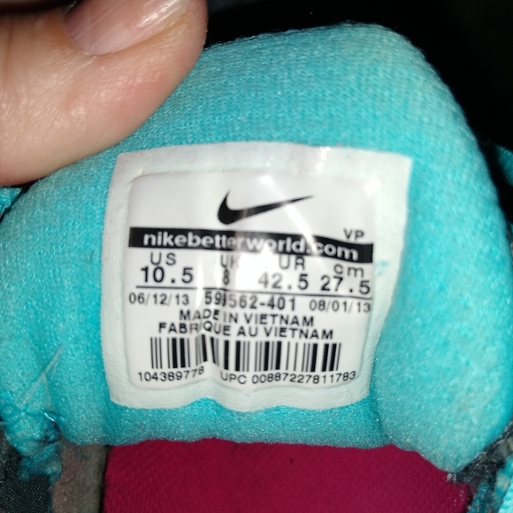 Nikes - Picture 3 of 3